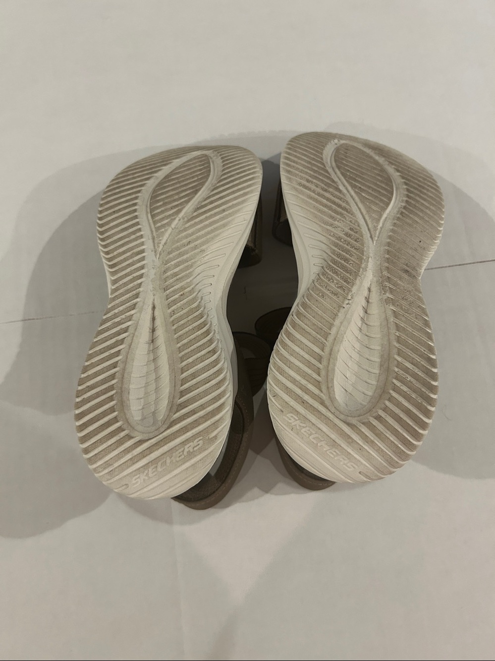 Skechers slip-ins size 8 taupe sandals - Picture 6 of 6